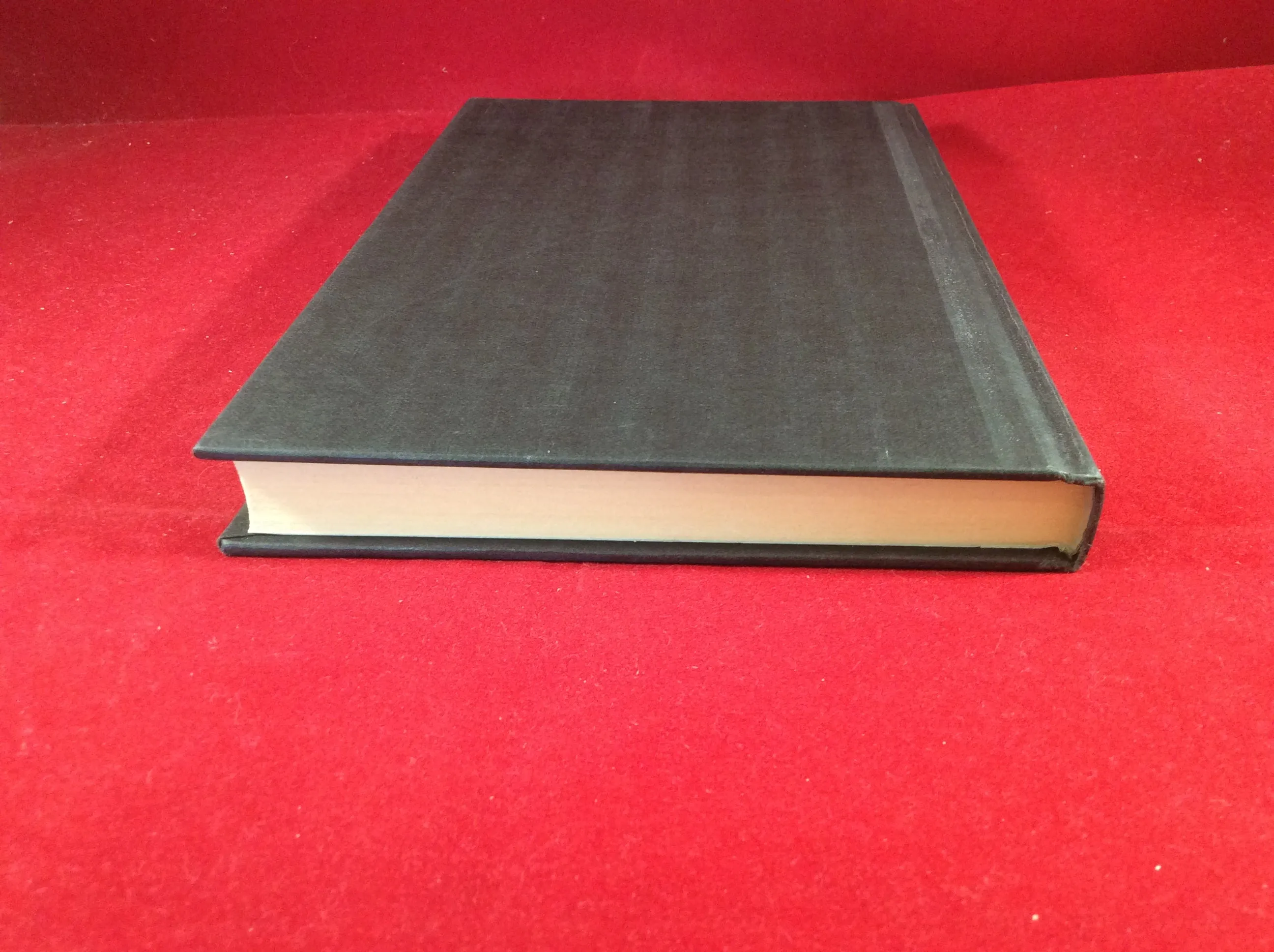 Denys Val Baker (ed), Haunted Travellers, William Kimber, 1985, First Edition.