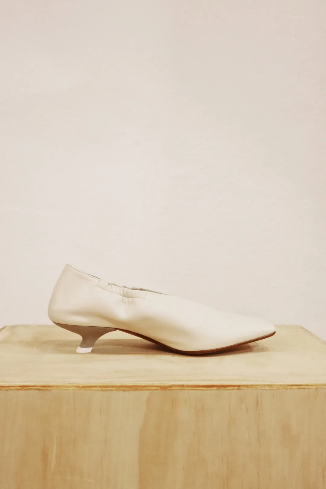 Gray Matters Agile Pumps Avorio