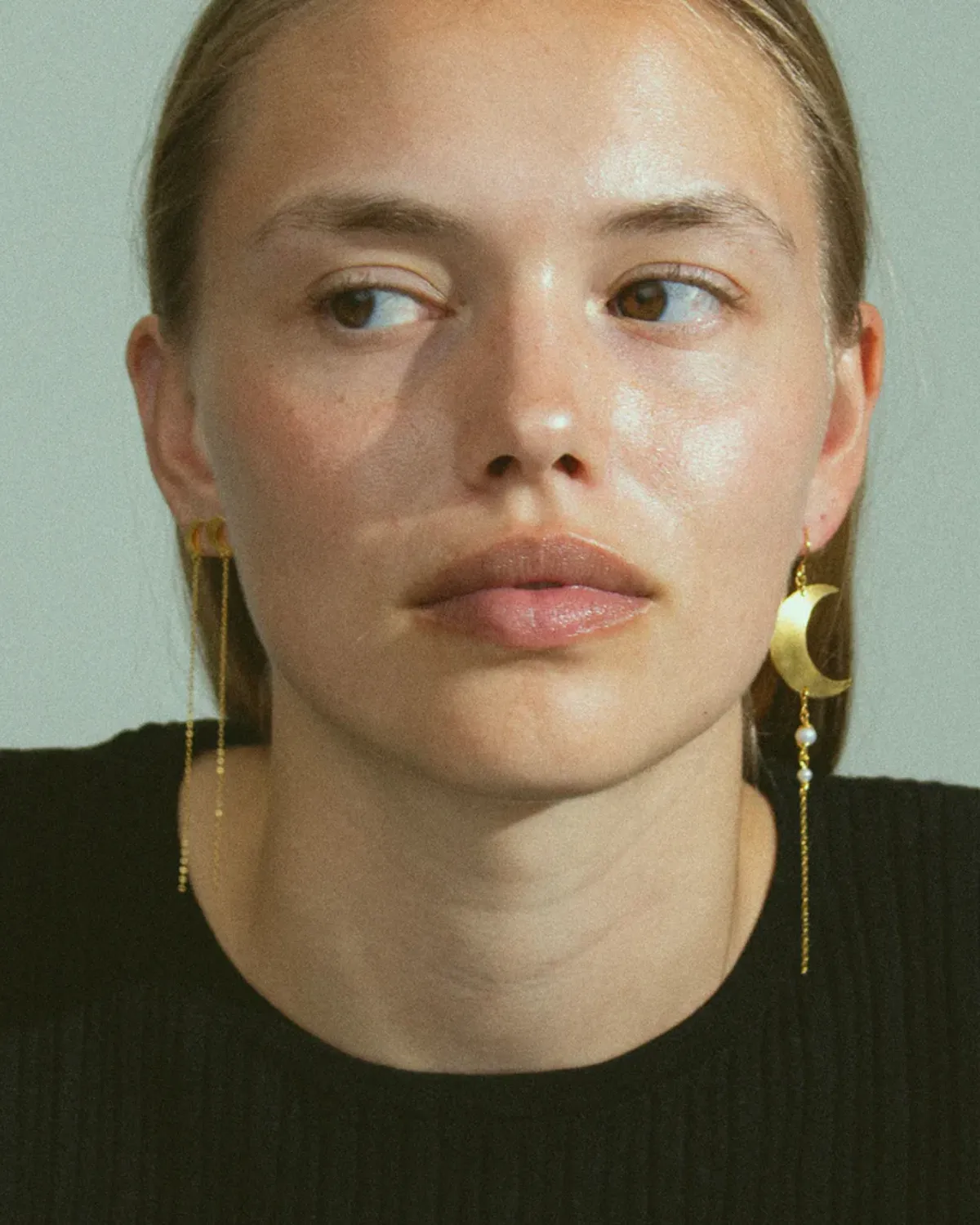 Half Moon Earring with pearl chain Left - Gold
