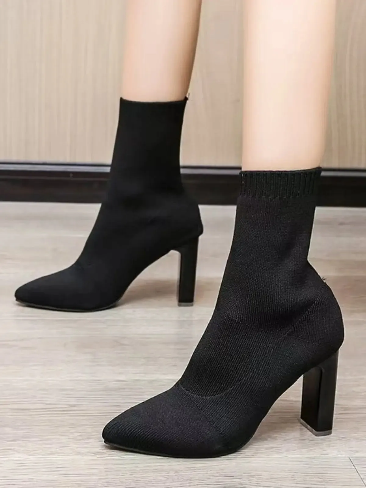 'Noa' Pointed Toe Block Heel Boots