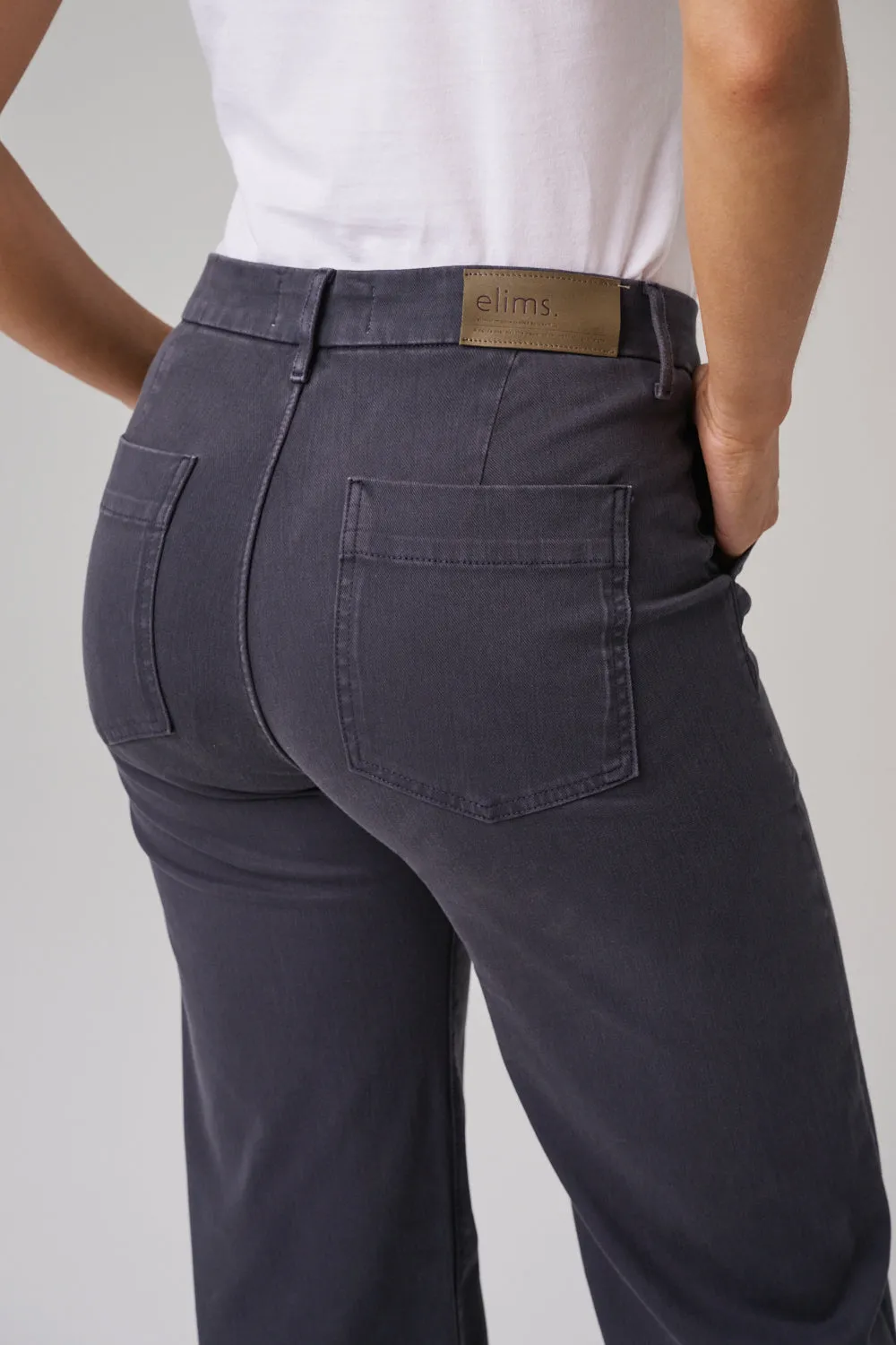 The Malibu Wide Baker  |  Charcoal