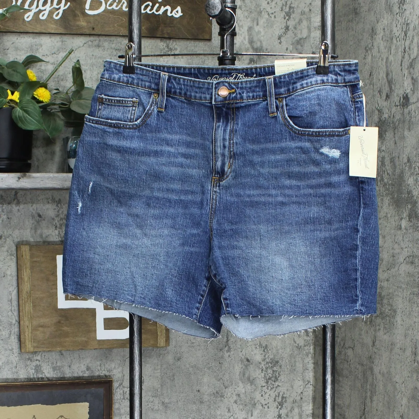 Universal Thread Women's Plus Size High-Rise Boyfriend Jean Shorts 564089
